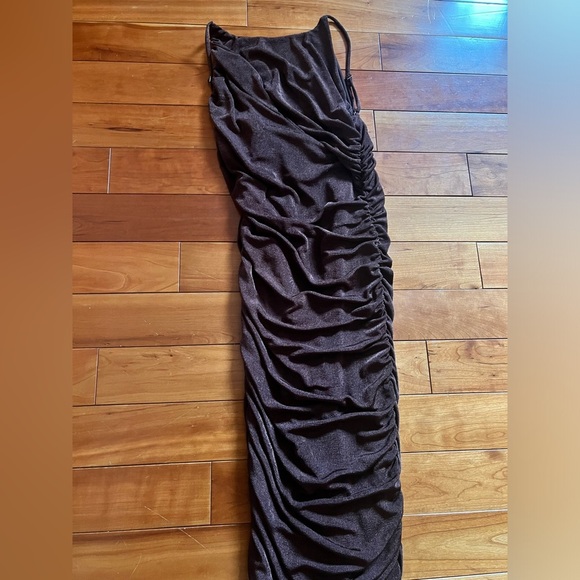 NBD revolve Brown ruched fitted slit dress maxi sexy night out holidays chic - Picture 4 of 12